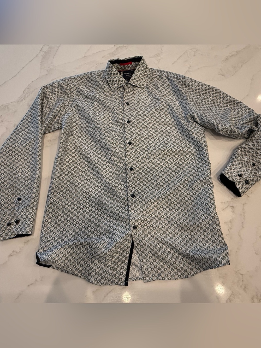 Silverstone Men's Casual Button Down Size Medium